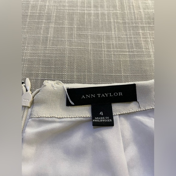 Ann Taylor skirt in cream and black. Women’s size 4 - Picture 3 of 13